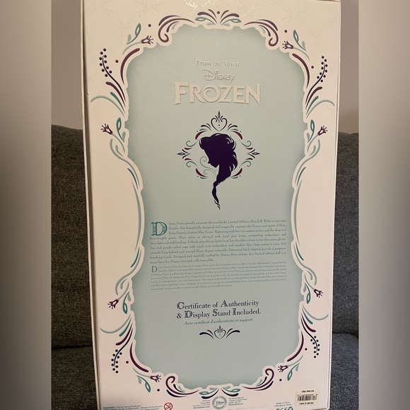 Limited edition 1 of 5000 17” Elsa coronation doll - Picture 7 of 7